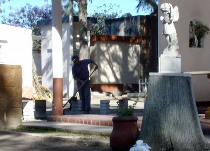 Profanan mausoleo y nichos para robar en el Cementerio El Rosario