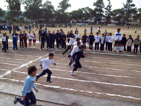 Juegos Escolares: Jornada de actividades Atléticas en Alto Comedero