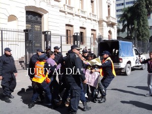 Represión policial - JUJUY AL DÍA