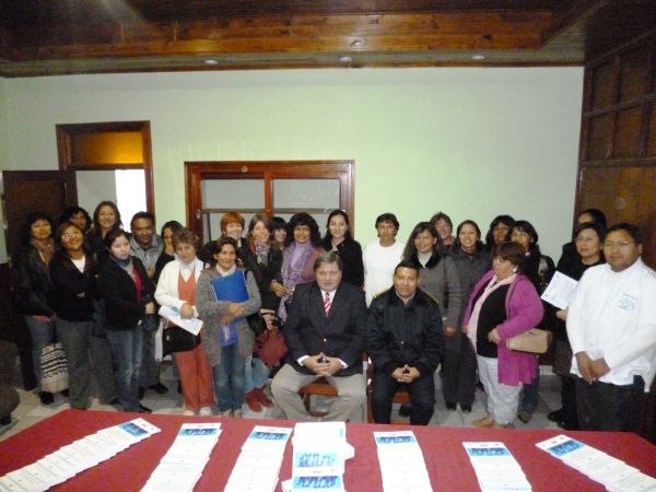 Entrega de libros a la institución policial