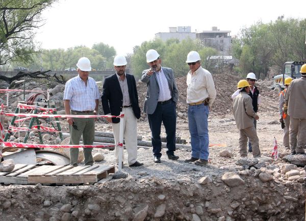 El Intendente “Chuli” Jorge inspeccionó los trabajos de construcción del nuevo Puente Otero y Urdininéa