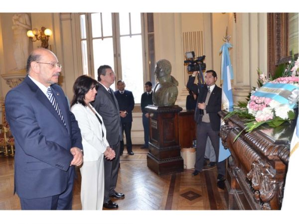 Rindieron homenaje a la Bandera Nacional de la Libertad Civil en el Día del Escribano