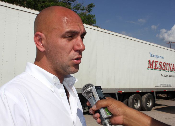 Transito demoró un camión de gran porte de un supermercado por incumplir el horario de carga y descarga de mercadería