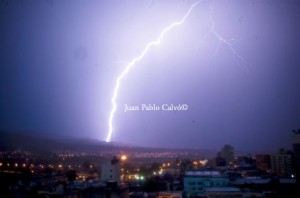 rayo en Jujuy - Fotografía de Juan Pablo Calvó©