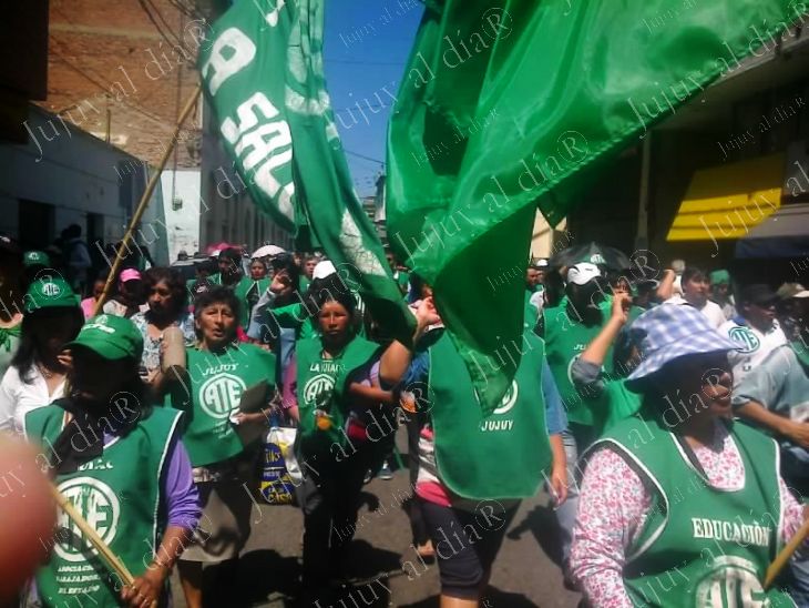 Comenzó una nueva marcha de la Intersindical de Jujuy contra las políticas salariales del gobierno de Fellner