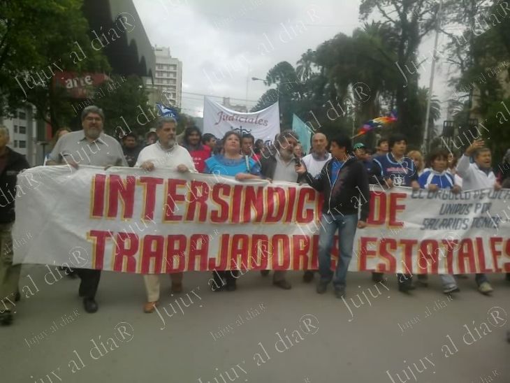 Contra las políticas salariales de Fellner: la marcha de la Intersindical se acerca a Casa de gobierno con más de 10 mil personas