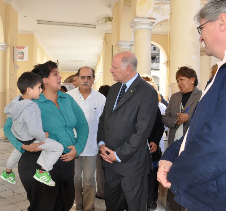 Jenefes visitó las instalaciones del Hospital San Roque