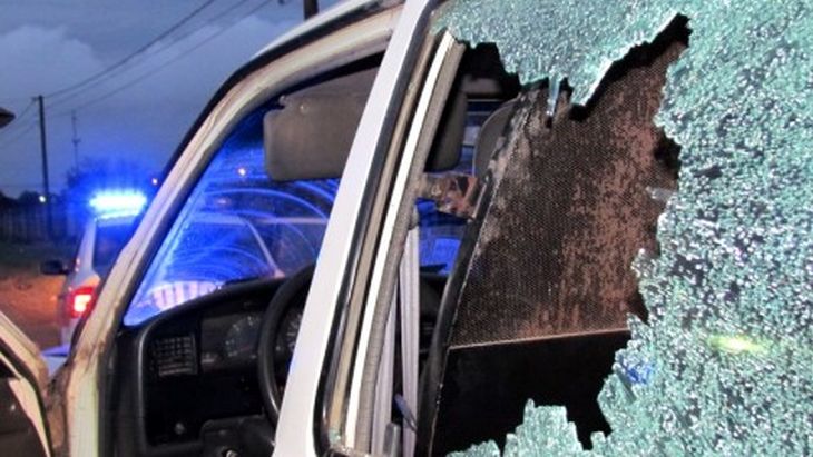 Jujuy violenta: tres policías heridos y un móvil destrozado a pedradas por un grupo de jóvenes alcoholizados en barrio Chijra