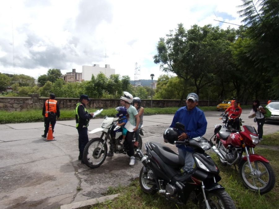 Motociclistas demorados en barrio Cuyaya