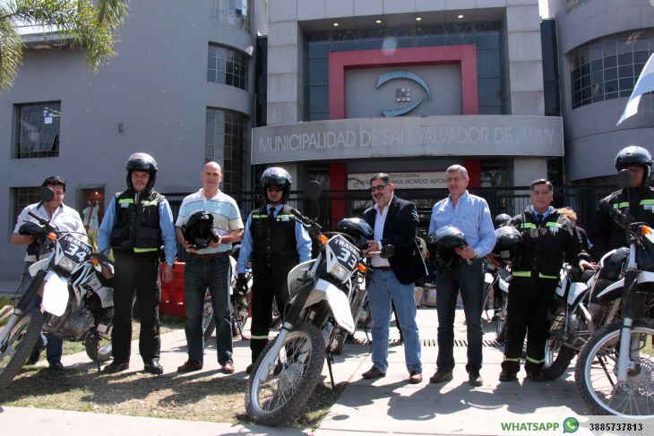 El intendente Raúl Jorge entregó casco de última generación a inspectores de tránsito
