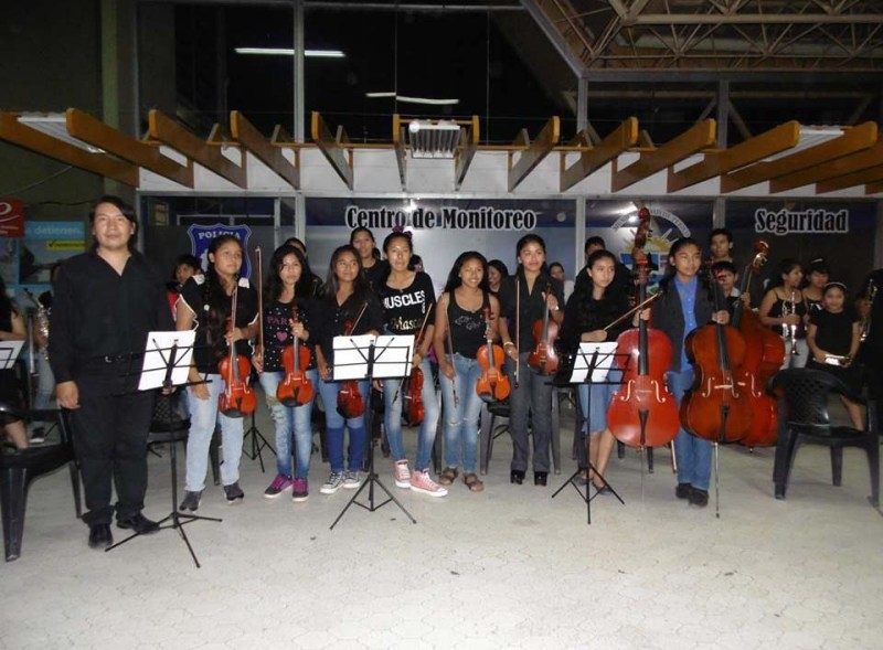 “Coro y orquesta bicentenario” cierra ciclo en la plaza Ricardo Vilca