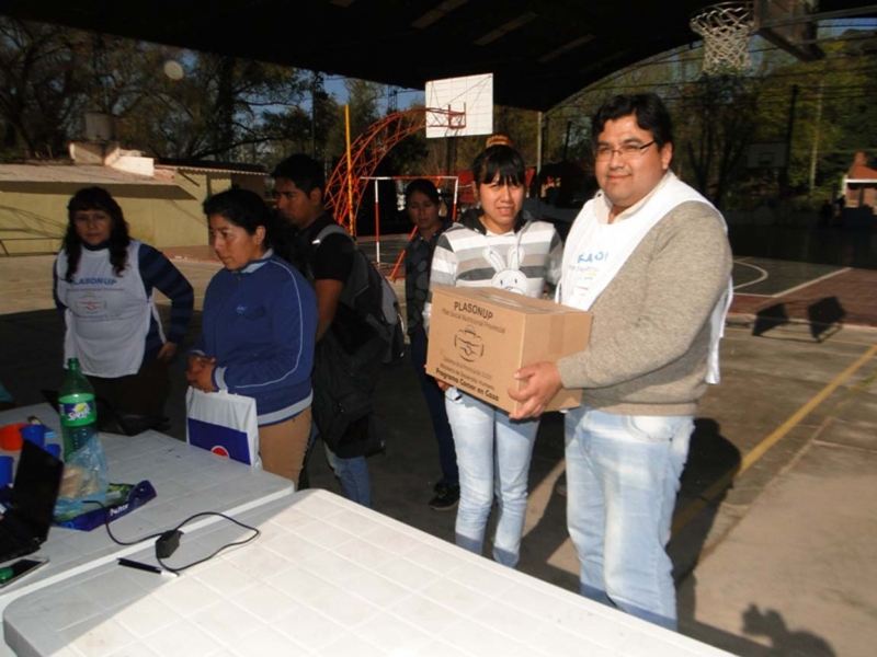 Entrega de módulos alimentarios en los barrios Alto Comedero y San Martín