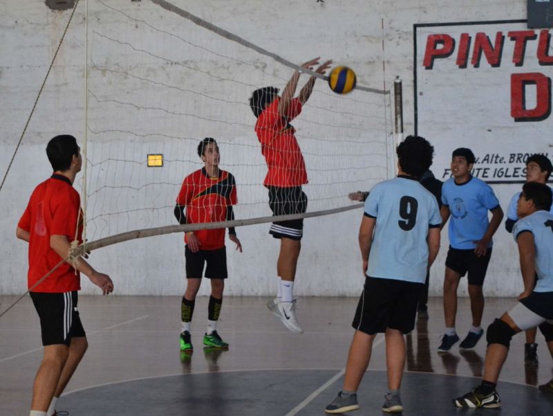 Juegos Nacionales Evita: jugaron instancia zonal de voley, handball y atletismo