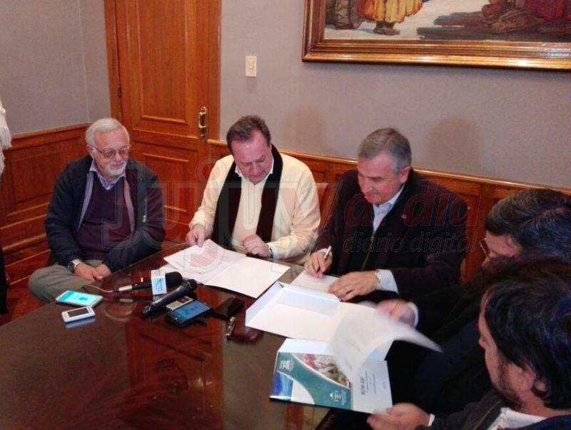 Morales y Santos firmaron acuerdo para la llegada de 10 millones de pesos para el ferrocarril Volcán- Humahuaca