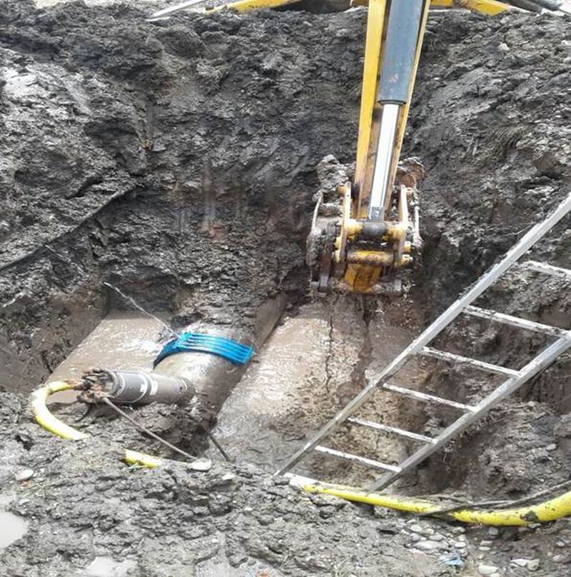 Agua Potable repara exitosamente acueducto en funcionamiento sin cortar el servicio