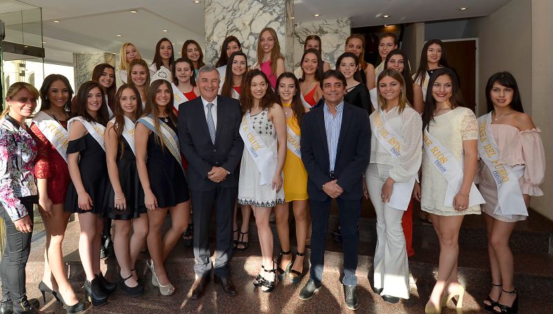 El gobernador Morales desayunó con las candidatas a Reina Nacional de los Estudiantes