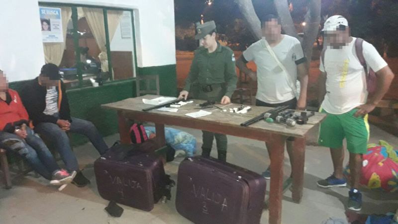Jujuy: detienen a hermanos bolivianos con cocaína oculta en las manijas de sus valijas