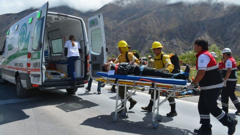 Jujuy: dos muertos y 11 heridas en un vuelco