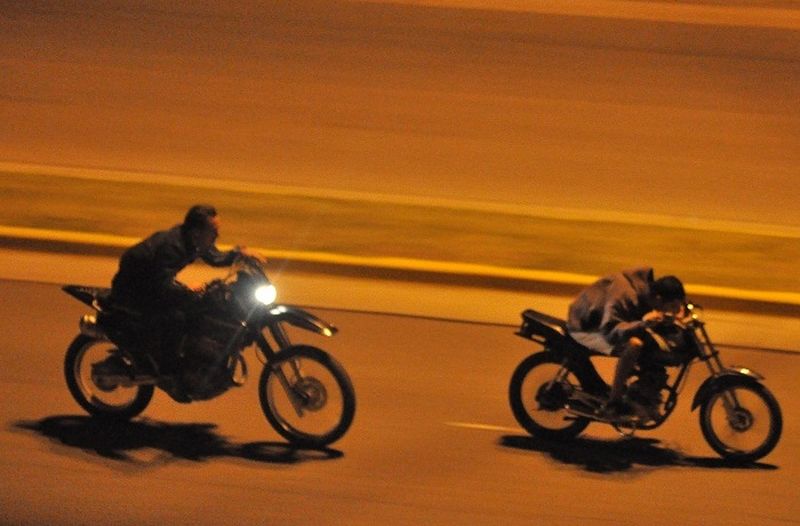 Motociclista en estado de ebriedad fue detenido al conducir de forma peligrosa