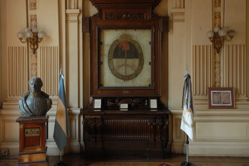 En Jujuy se sigue escribiendo la historia del país: hallan nueva bandera en el Salón de Casa de Gobierno