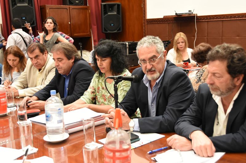 El Ministro de Salud de Jujuy expuso sobre el Proyecto de Ley «Sistema Provincial de Seguro de Salud para Extranjeros»