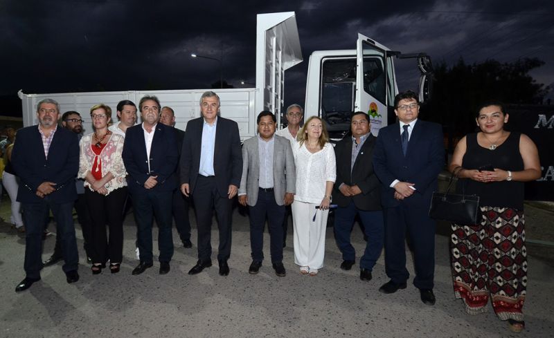 Nuevo camión y anuncio de red cloacal para Monterrico