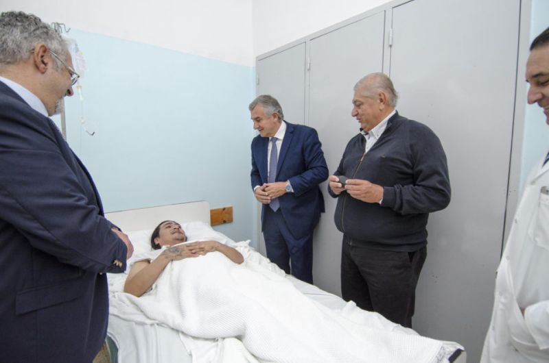 El gobernador Morales visitó al joven que se accidentó en Bolivia