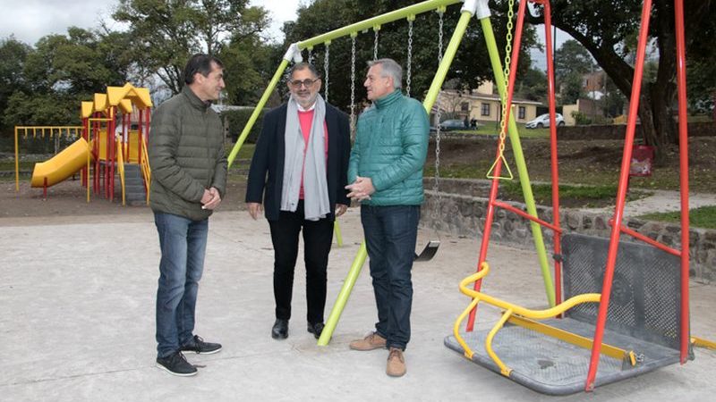 Bº Los Perales: nuevo equipamiento en la Plaza de los Reyes Magos y próxima pavimentación de calle El Fortín