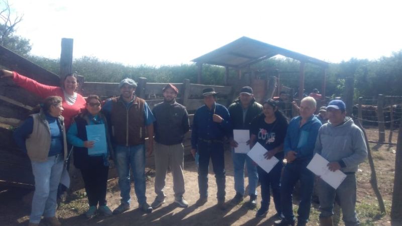 Entrega de toritos a productores ganaderos de Palma Sola y San Antonio