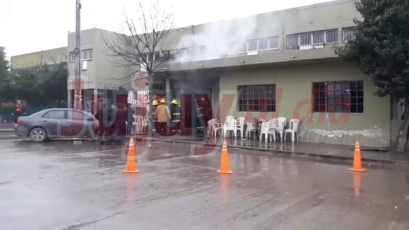 Jujuy: incendio consumió miles de libros de una escuela