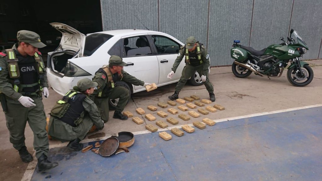 Viajaban desde la provincia de Jujuy con más de 30 kilos de cocaína ocultos en el tanque de gas de un vehículo