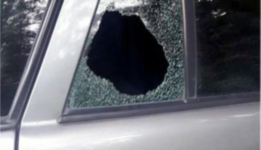 Detenido tras romper el vidrio de un auto con fines de robo