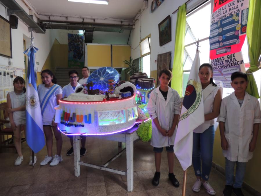 En CABA entregan maqueta de carroza a la escuela Primaria Común N° 11 “Provincia de Jujuy”