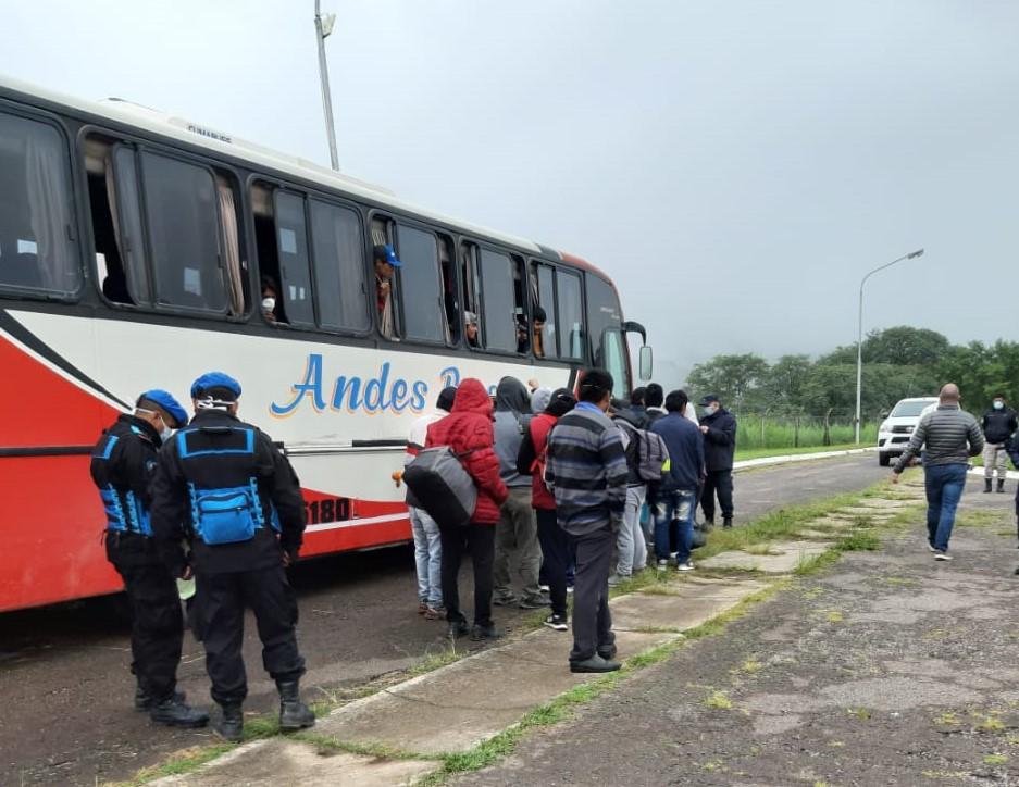 Coronavirus: El COE asistió a trabajadores jujeños que llegaron de Mendoza en la madrugada del jueves