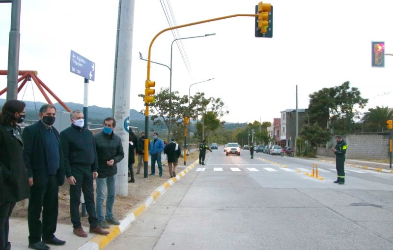 Se puso en marcha el nuevo sistema de semaforización en la Hipólito Yrigoyen