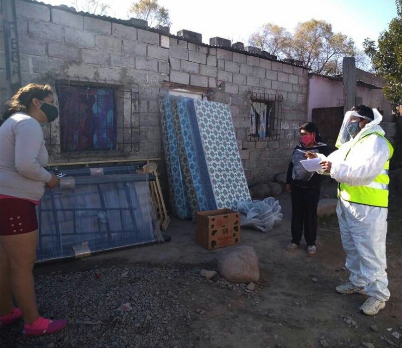Asistencia a familia de barrio Bárcena por incendio en su hogar