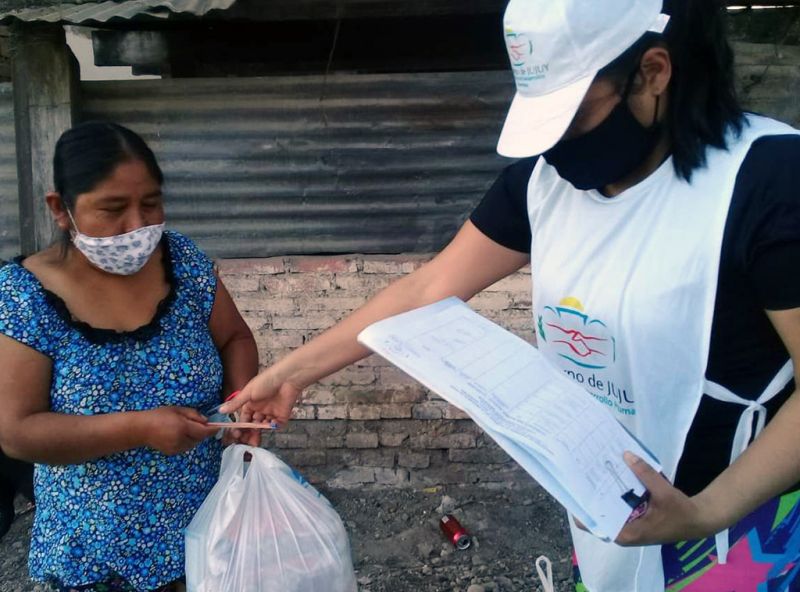 Refuerzos alimentarios para familias de barrio Los Huaicos