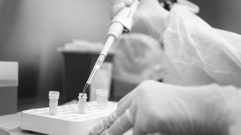 Coronavirus: La necesidad de «producción en masa» de vacunas obliga a empresas a buscar alternativas