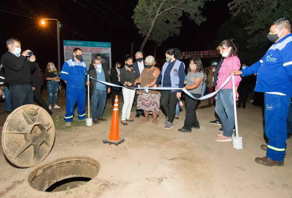 El gobernador inauguró redes cloacales en Fraile Pintado