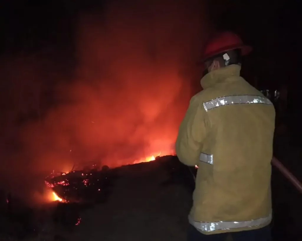Casi mil hectáreas afectadas por tres incendios que se registran en la región de las yungas en Jujuy