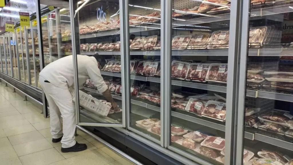 El brutal impacto de restringir las exportaciones de carne: cayeron la faena, la producción, el consumo y subieron los precios