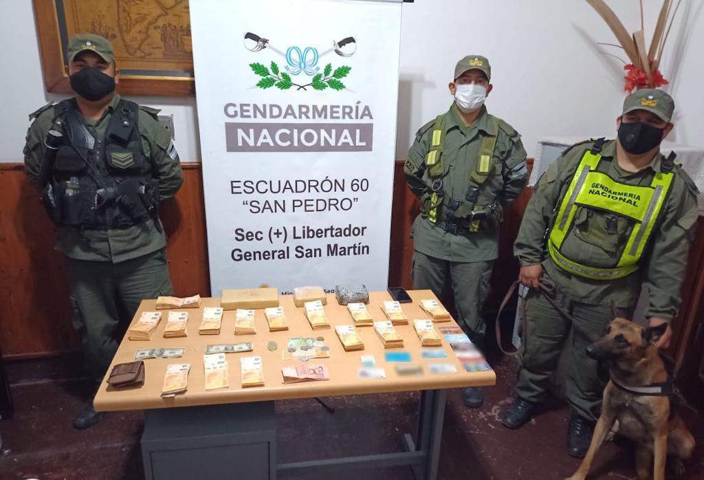 En Jujuy: viajaba en un automóvil con cocaína oculta debajo del asiento trasero
