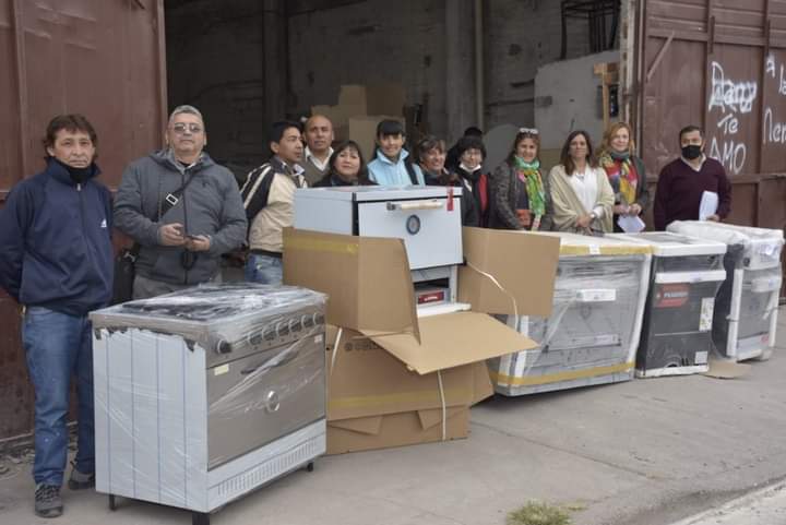 Entregan equipamientos para cocinas de instituciones educativas