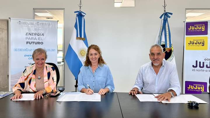 Firman contratos para construir más establecimientos educativos en Jujuy