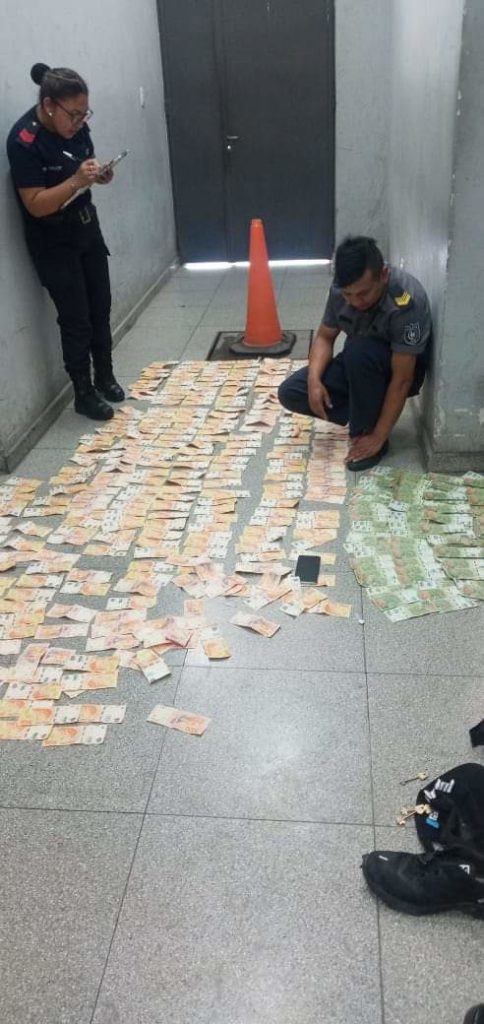Jujuy: Policía secuestra 400 mil pesos en efectivo, en demorado