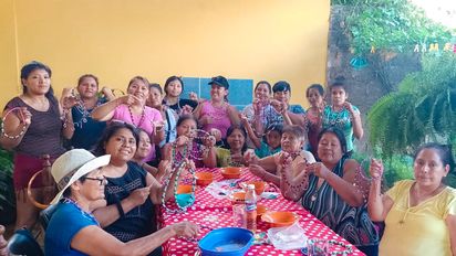 Mujeres guaraníes plasmaron su cultura en el taller de artesanías