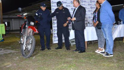 Una moto y alarma comunitaria para reforzar la seguridad en Rodeito