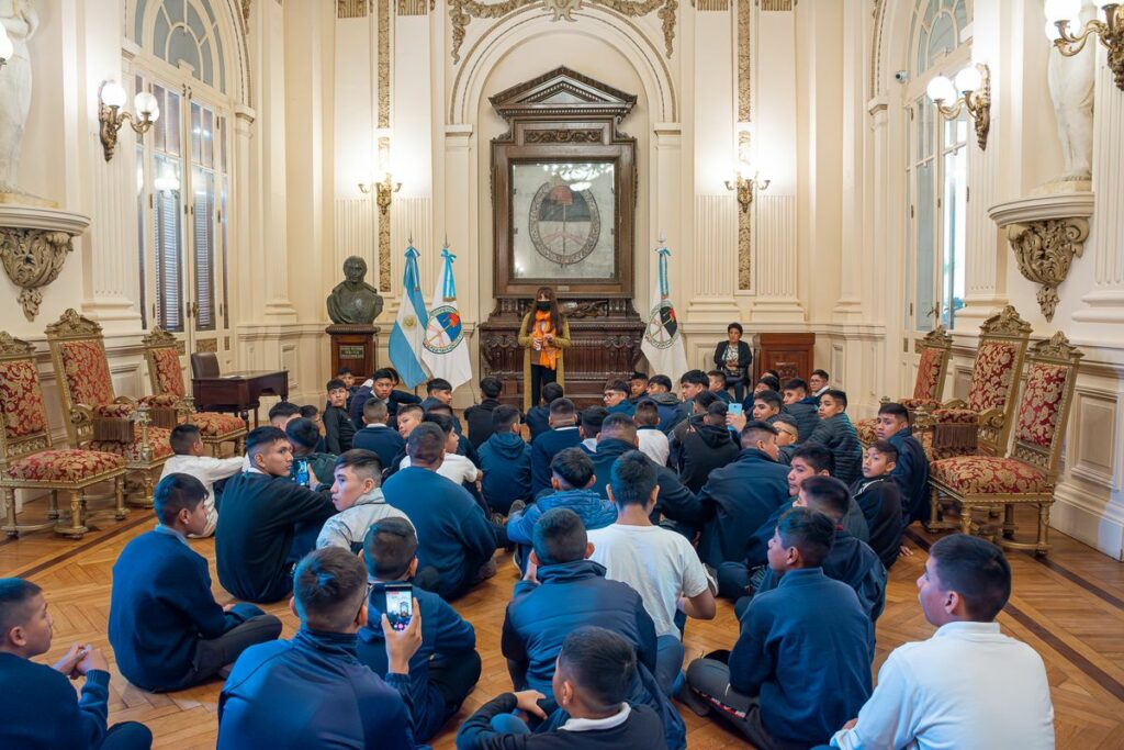 Jóvenes de la Banda Infanto Juvenil de San Pedro visitaron Casa de Gobierno