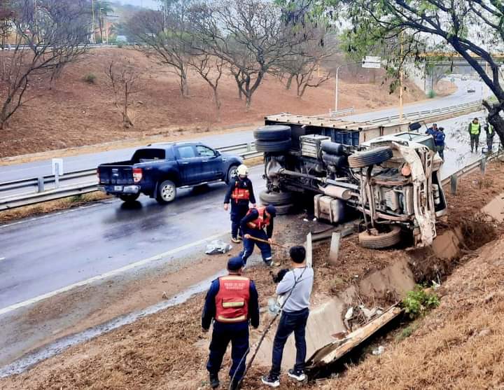 Jujuy: volcó camión en RN9