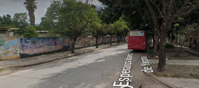 Jujuy: con licencia vencida, conducía móvil policial y chocó a un colectivo